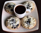 Foto langkah ke 3 dari resep Banana pancake tabur keju & choco chip.