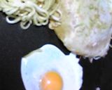 A picture of step 3 of Hiroshima-Style Okonomiyaki.