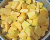 कद्दू की खट्टी मीठी सब्जी(Kaddu ki khatti meethi sabzi recipe Hindi) रेसिपी चरण 1 फोटो