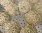 A picture of step 5 of Steamed Rice Flowers.