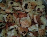Foto langkah ke 1 dari resep Puding Roti (roti cokelat dan keju sisa).