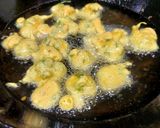 A picture of step 2 of Methi Pakore.