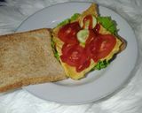 Foto langkah ke 4 dari resep Sandwich Roti Gandum Isi Telor Sayuran.
