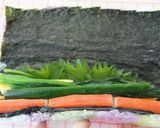 A picture of step 4 of Christmas Roll Sushi.