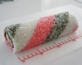 A picture of step 5 of Christmas Roll Sushi.