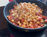 Foto del paso 3 de la receta: Garbanzos fritos con chorizo