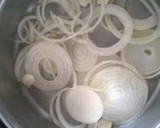 Foto del paso 3 de la receta: Espaguetis negros con gulas, champiñones y gambas