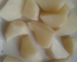 A picture of step 2 of Potato potato qeema.