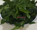 Foto langkah ke 1 dari resep Gulai daun chaya dengan taburan rebon goreng dan cabe rawit.