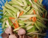 Foto langkah ke 1 dari resep Tumis labu Siam dan wortel.