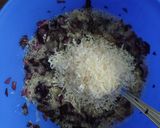 Foto langkah ke 3 dari resep Dadar Telur Bayam dengan Keju.