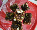 ખજૂર ડ્રાયફ્રુટ ચીકી (Dates Dryfruit Chikki Recipe In Gujarati) રેસીપી સ્ટેપ4ફોટો