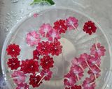 Foto del paso 2 de la receta: Galletas con flores naturales 🌸 Masitas especial Primavera 🌺
