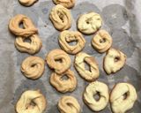 Foto langkah ke 5 dari resep Butter Cookies.