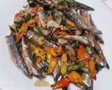 Foto langkah ke 3 dari resep Ikan Asin masak cabe.