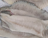 Foto del paso 1 de la receta: Rodaballo en Salsa de Martini Rosso con Piñones y Pasas
