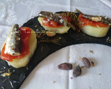 Foto del paso 1 de la receta: Tapas de patata con pimientos asados, sardinas en conserva y escabeche blanco