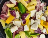 Foto del paso 11 de la receta Muslos de pollo con patatas en el pizzapan