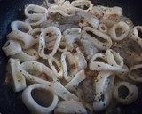 Foto del paso 1 de la receta: Sopa de calamares y langostinos