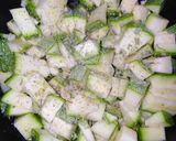 Foto del paso 2 de la receta: Puerco con calabacitas y queso