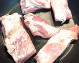 Foto del paso 1 de la receta: Secreto ibérico en salsa de verduras y brandy 🥃