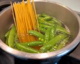 Foto del paso 3 de la receta: Spaghettis con hamburguesa y guisantes 🫛