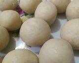 A picture of step 3 of Bread gulab jamun.