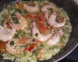 Foto del paso 1 de la receta: Fideos con gulas, gambas y almejas