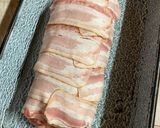 Sonkával és sajttal töltött fasírozott baconbe tekerve recept fázis 3 fotója