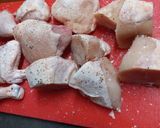 A picture of step 1 of Pollo con Piña y Berenjena.