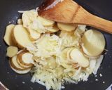 Foto langkah ke 3 dari resep Sauté potato with parmesan.