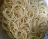 A picture of step 1 of Hakka noodles with gravy.