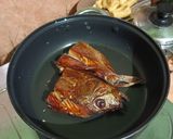 Foto langkah ke 2 dari resep Ikan Asap Panggang Teflon.