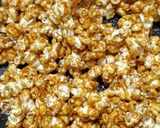 Foto langkah ke 8 dari resep Caramel Popcorn.