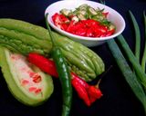 Foto langkah ke 1 dari resep Tumis pare ikan keranjang.