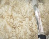 Foto del paso 3 de la receta Wok de noodles con setas shiitake a la mantequilla