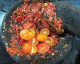 Foto langkah ke 2 dari resep Sambal Dadak Khas Sunda.