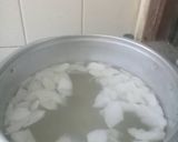 Foto langkah ke 5 dari resep Sayur tahu tempe rebung masak kuning.