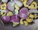 A picture of step 4 of Kali mirch cashew paneer (in white gravy).