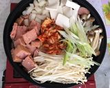 Foto langkah ke 2 dari resep Budae Jjigae Praktis.