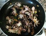 Foto del paso 2 de la receta: Pulpitos al ajillo