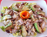 Foto del paso 5 de la receta: Ensalada con pollo, aguacate, frutos secos, semillas y queso