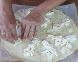 Foto del passaggio 8 della ricetta Sfogliatine ripiene ai fiori di zucca e provola