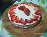 Foto langkah ke 5 dari resep Frozen strawberry no bake cake gluten free.