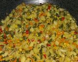 Foto langkah ke 6 dari resep Tumis Sayur Campur (Isian Pizza Mini dan Roti Pawa).