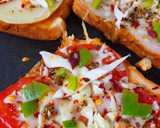 चीजीं वेज ब्रेड पिज़्ज़ा (Cheesy veg bread pizza recipe in Hindi) रेसिपी चरण 6 फोटो