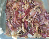 Foto del paso 3 de la receta: Merluza encebollada al horno