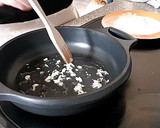 Foto del paso 4 de la receta: Arroz con calamares de lata