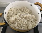 Foto del paso 2 de la receta: Arroz con camarones arvejas y salsa de soja