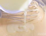 A picture of step 4 of Fluffy Soufflé Cheesecake.